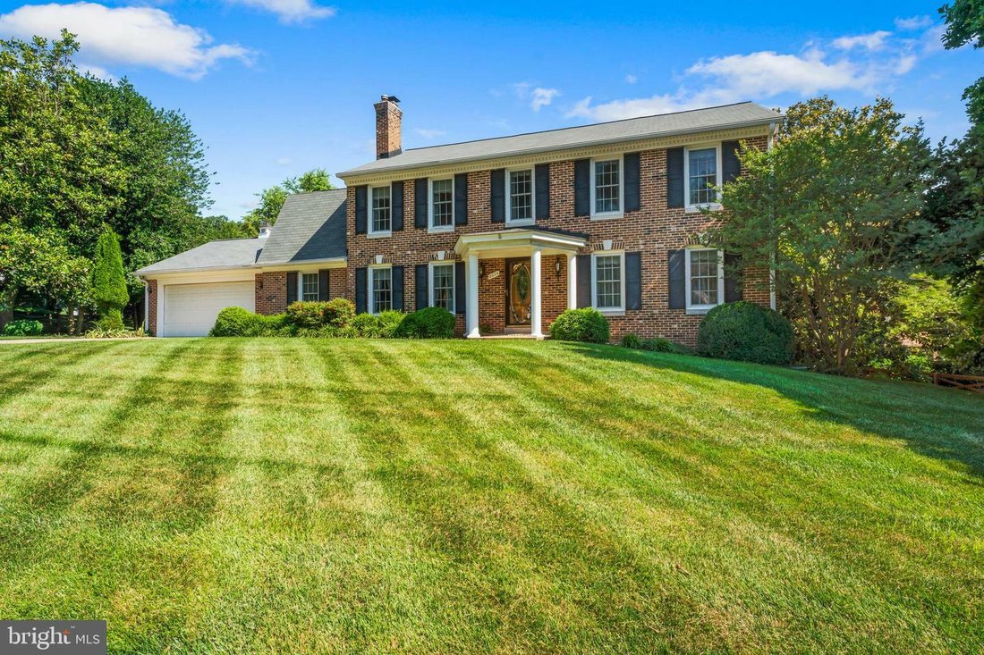 5 Bedrooms Single Family Detached In Vienna, Virginia, United States