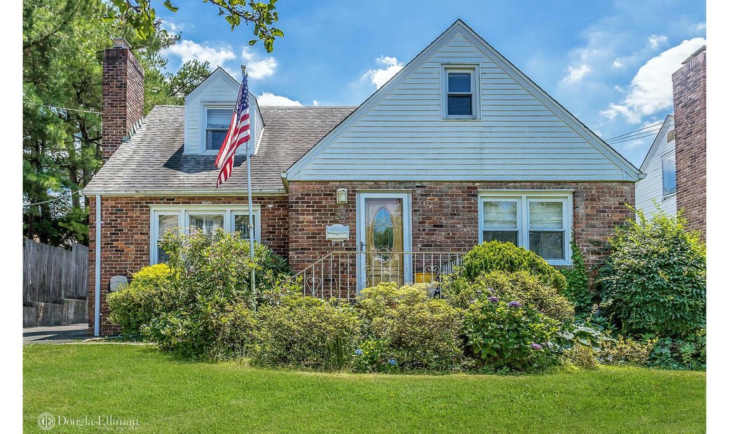 House Port Washington In Port Washington, New York, United States For