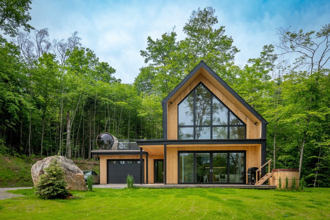 House in Mont-Tremblant, Quebec, Canada 1 - 12081289