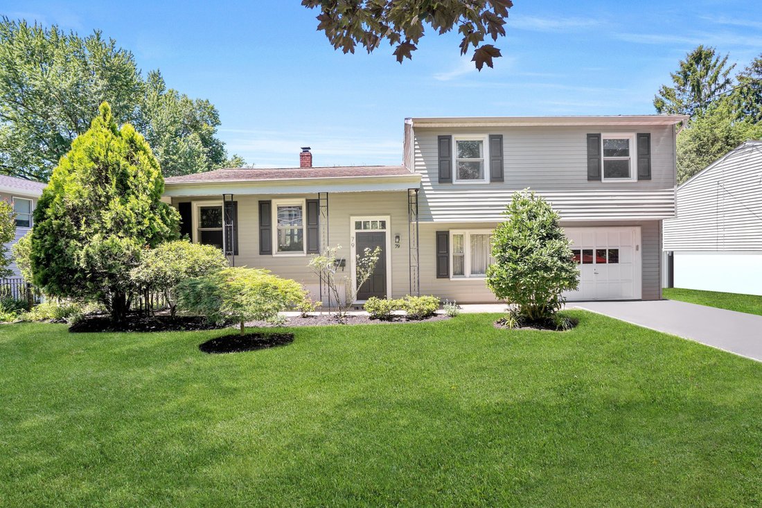 Rare Spacious Three Bedroom In Summit, New Jersey, United States For