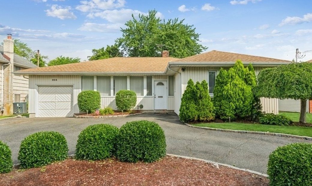 House Woodmere In Woodmere, New York, United States For Sale (12083044)