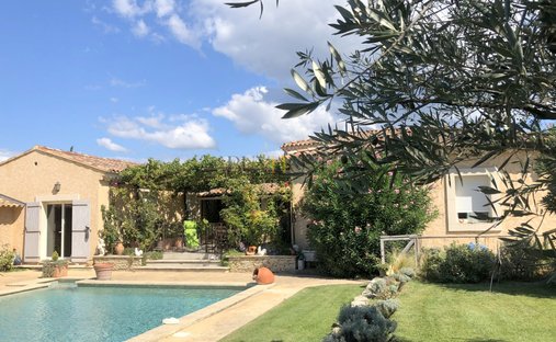House in Nevons-route d'Apt, L'Isle-sur-la-Sorgue, France 1