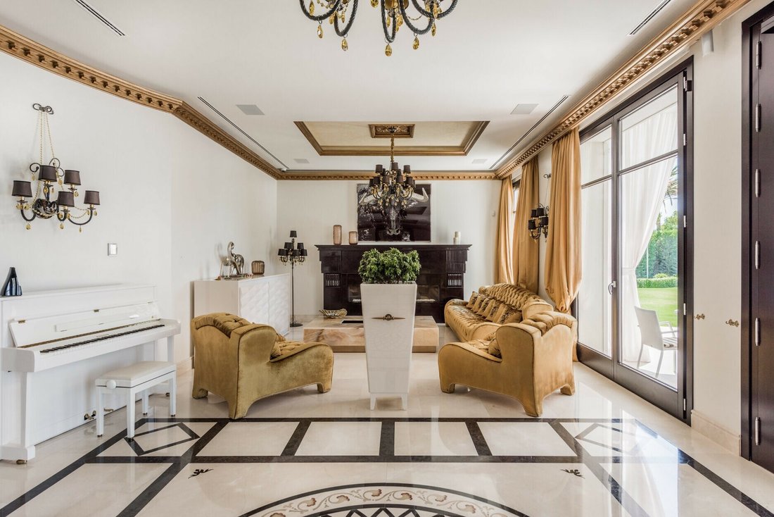 Villa in Elviria-Cabopino, Marbella, Spain 4 - 12015136