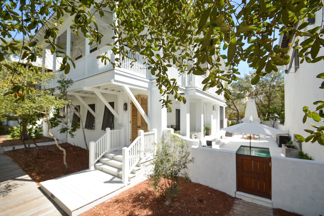 Renovated And Professionally Designed In Rosemary Beach, Florida
