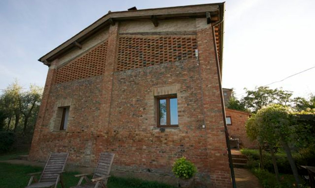 Perfectly Restored Farmhouse At The Gates Of The City In Siena, Tuscany