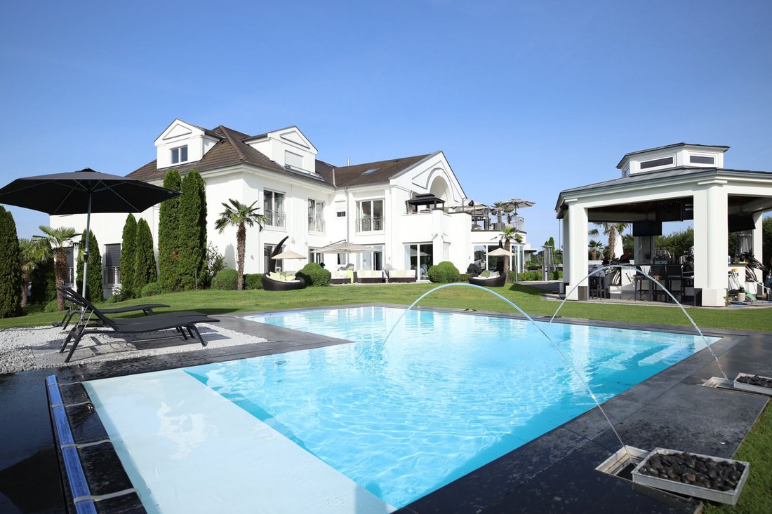 Luxurious Residential And Business Property With In Bruchköbel, Hessen