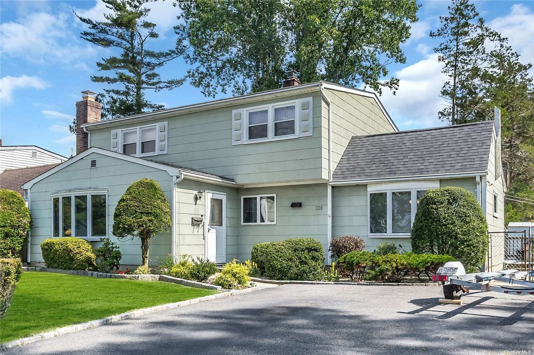 House Levittown In Levittown, New York, United States For Sale (12089988)