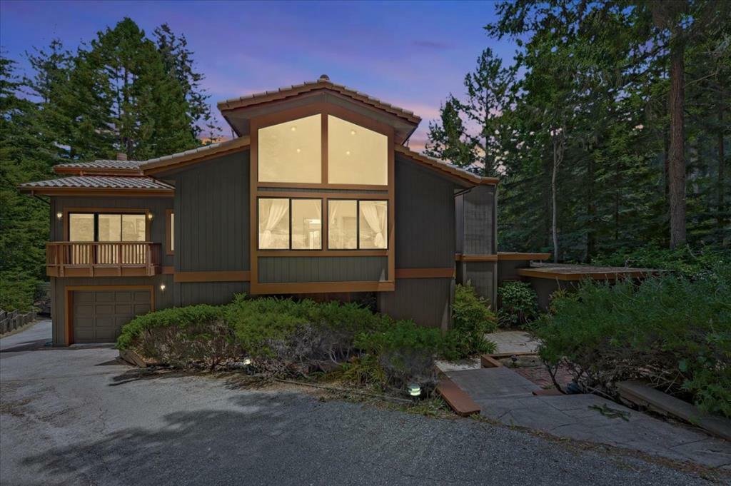 4 Bedrooms Single Family Detached In Emerald Hills, California, United