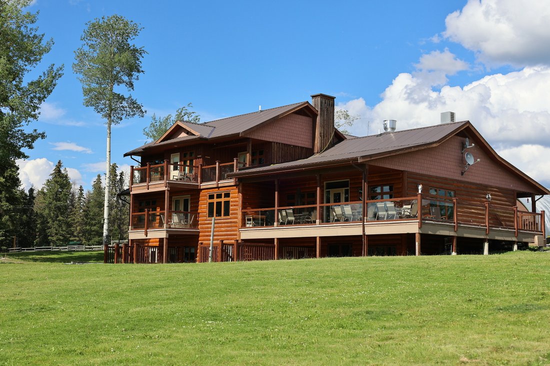 Private Lake Retreat In Bridge Lake, British Columbia, Canada For Sale (12092017)