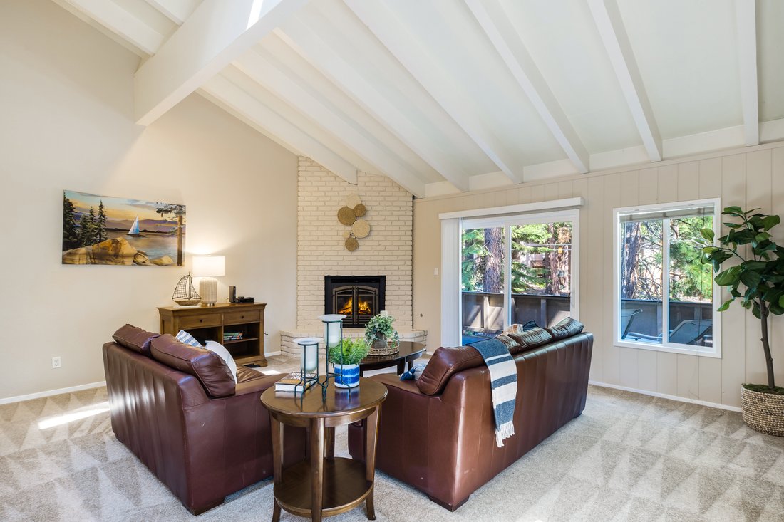 Upgraded End Unit Condo In Incline Village, Nevada, United States For