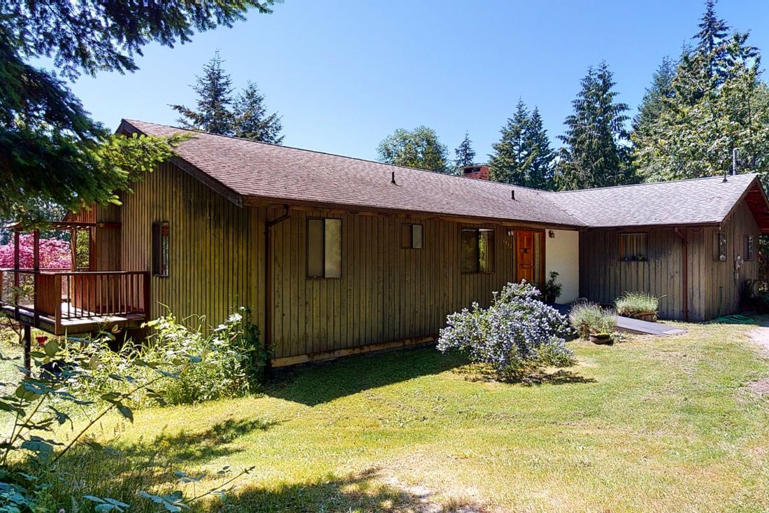 Roberts Creek Country Estate In Roberts Creek, British Columbia, Canada