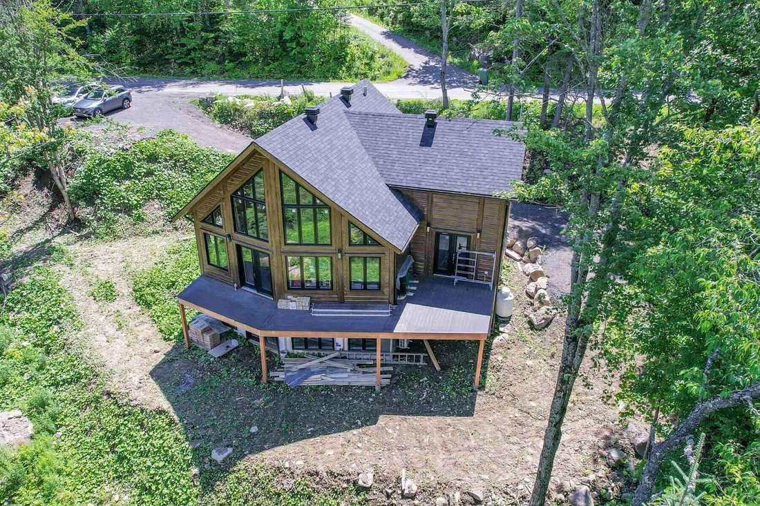 House in Saint-Sauveur, Quebec, Canada 1 - 12097193