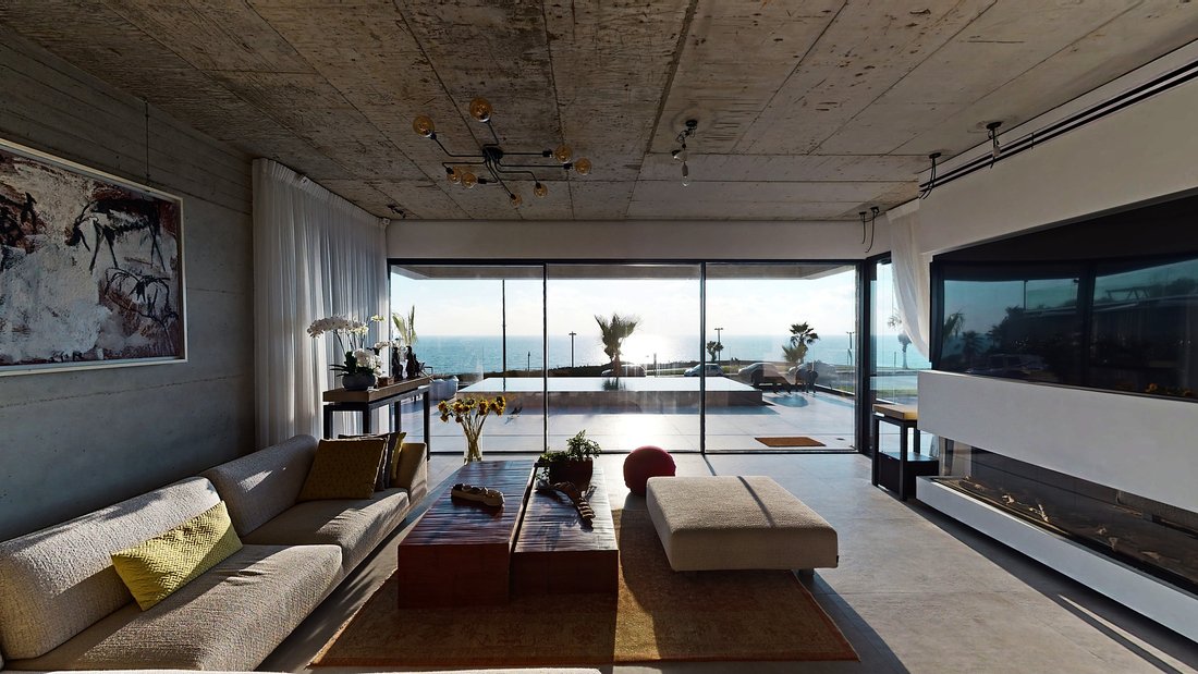 Seafront 3 Story Attached House With A Pool In Netanya, Center District