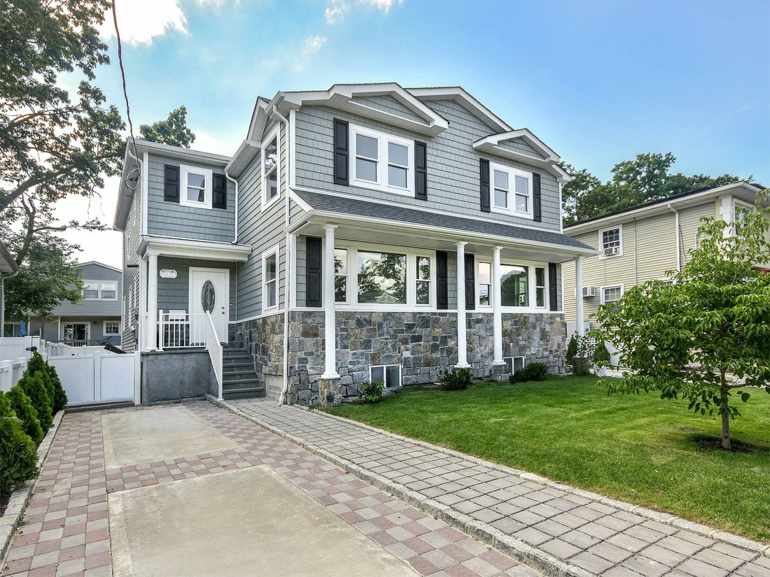 59 Hickory Road, Port Washington, In Port Washington, New York, United