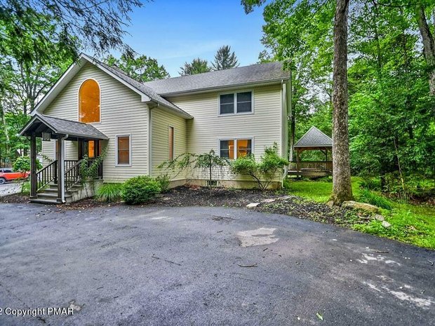 Luxury Houses With Jacuzzi For Sale In Stroudsburg Pennsylvania luxury-houses-with-jacuzzi-for-sale-in-stroudsburg-pennsylvania