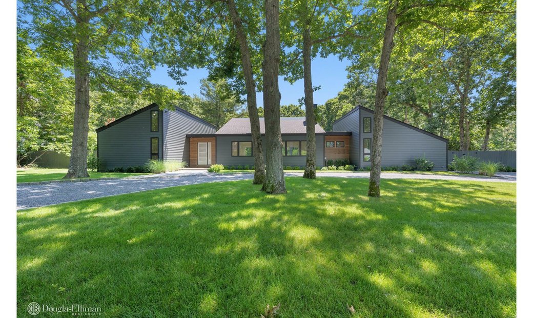 House East Quogue In East Quogue, New York, United States For Sale
