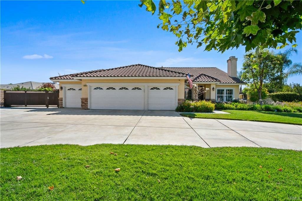 4 Bedrooms Single Family Detached In Chino, California, United States