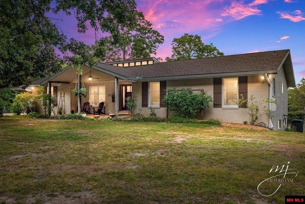 5 Bedrooms Single Family Detached In Mountain Home, Arkansas, United