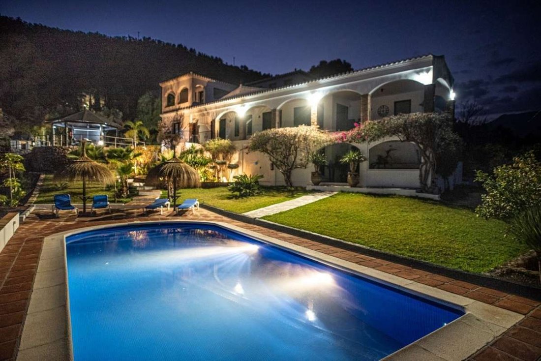 La Herradura Villa In La Herradura, Andalusia, Spain For Sale (12105665)