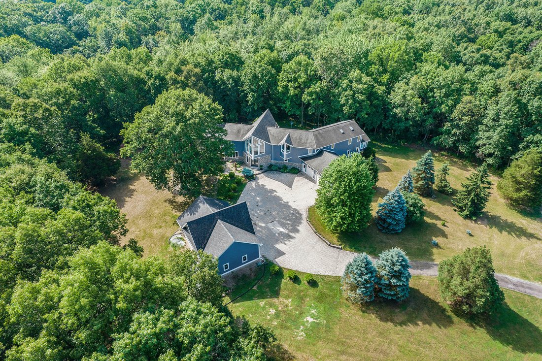 5 Bedrooms Single Family Detached In Brooklyn, Michigan, United States
