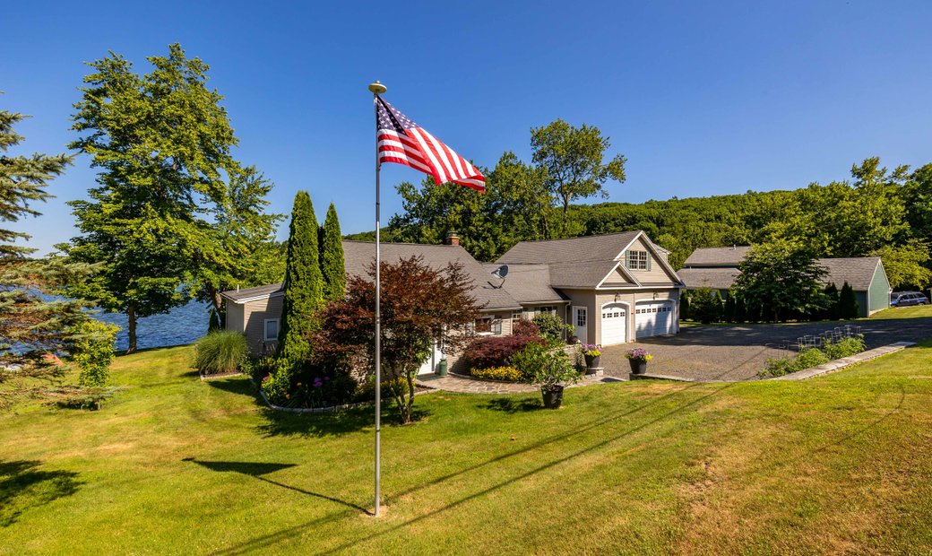 208 Bulevar Lago Plymouth En Plymouth, Connecticut, Estados Unidos En