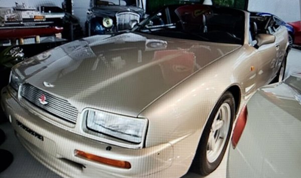 Aston Martin Valante (12108719)