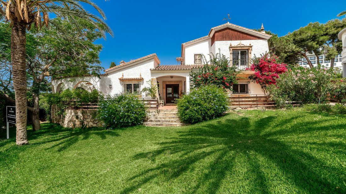 Villa En Los Monteros Con Vistas Al Mar En Marbella, Andalucía, España
