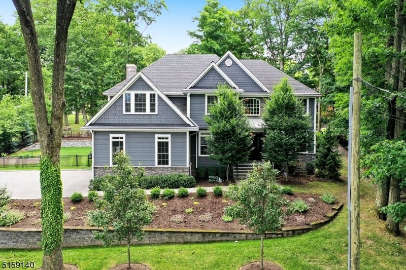 5 Bedrooms Single Family Detached In Wayne, New Jersey, United States