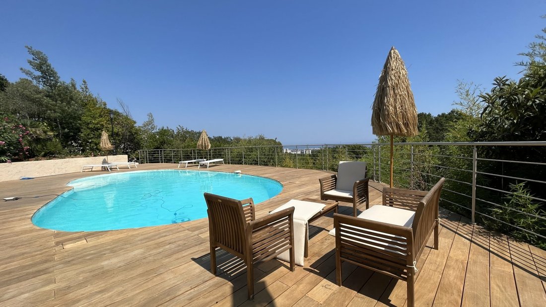 Villa in Vallauris, Provence-Alpes-Côte d'Azur, France 1 - 11974604