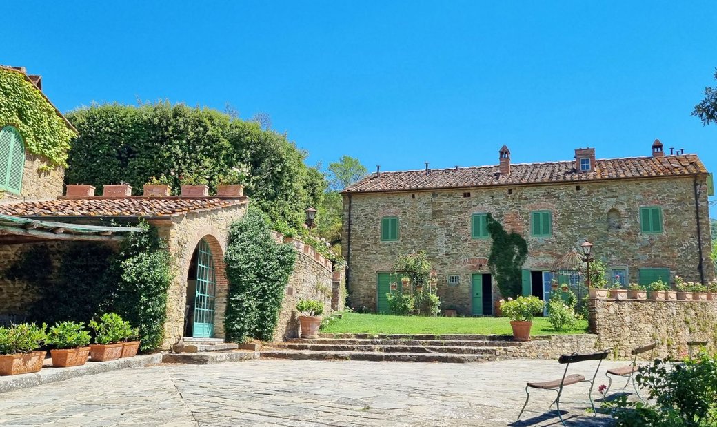 Renovated Luxury Country House With Pool For Sale In In Arezzo