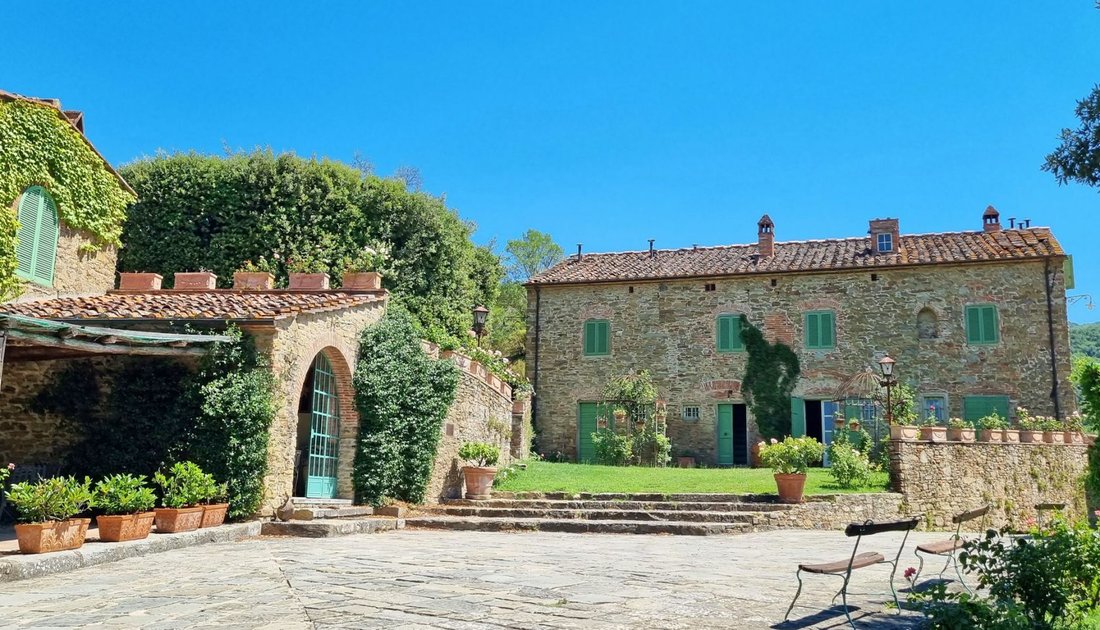 Renovated Luxury Country House With Pool For Sale In In Arezzo