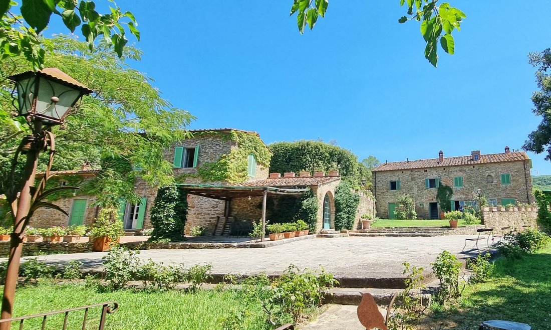 Renovated Luxury Country House With Pool For Sale In In Arezzo, Tuscany ...