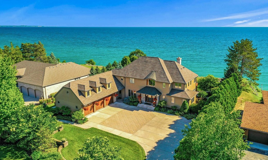 Lakefront Luxury In Caledonia In Caledonia, Wisconsin, United States