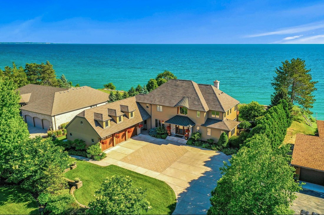 Lakefront Luxury In Caledonia In Caledonia, Wisconsin, United States