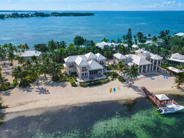 House in Rum Point, North Side, Cayman Islands 1