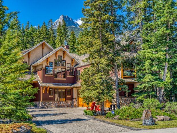 House in Canmore, Alberta, Canada 1