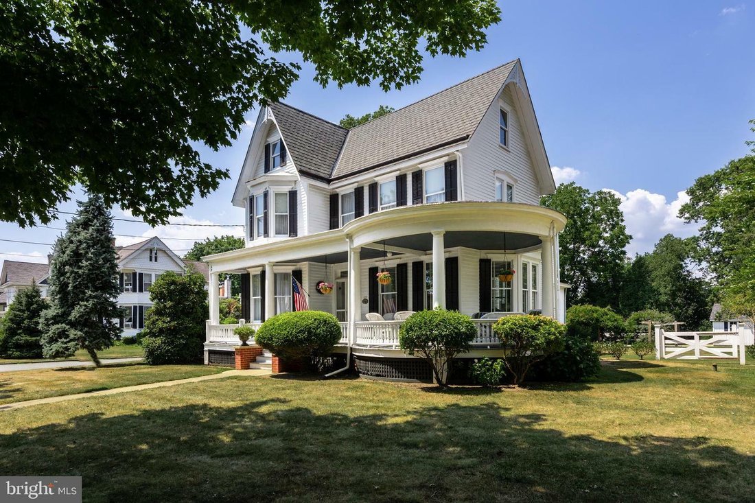 5 Bedrooms Single Family Detached In Upper Freehold, New Jersey, United