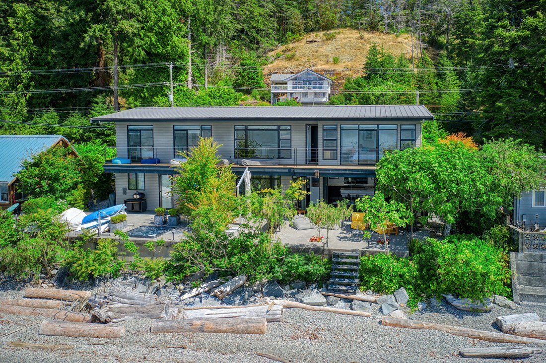 Low Bank Waterfront Home In Sechelt, British Columbia, Canada For Sale