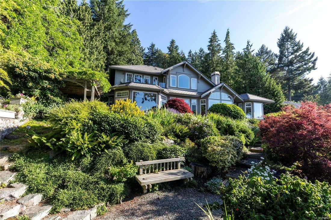 Exquisite Waterfront Property In North Saanich, British Columbia