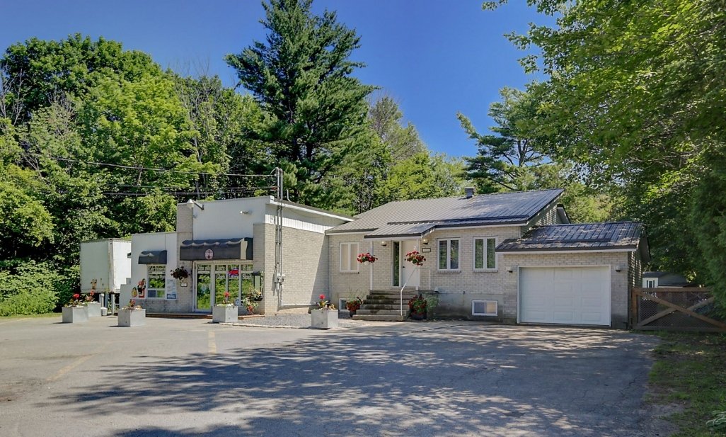 Rigaud, Qc, Canada In Rigaud, Québec, Canada Te Koop (12120001)