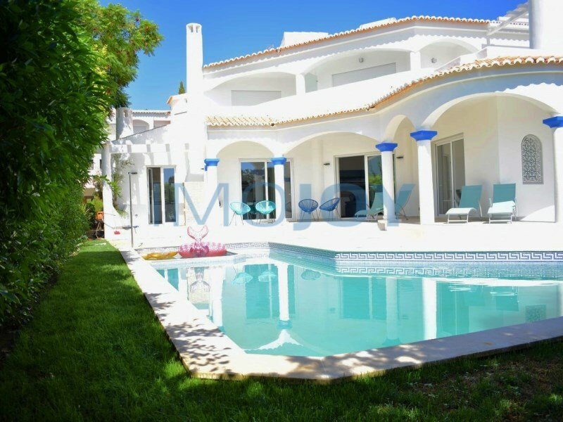 Excellent Villa V6 In Vila Rosa, With Garden And In Portimão, Algarve