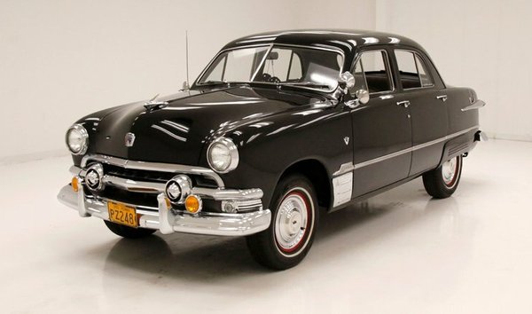 1951 Ford Custom Deluxe (12124342)