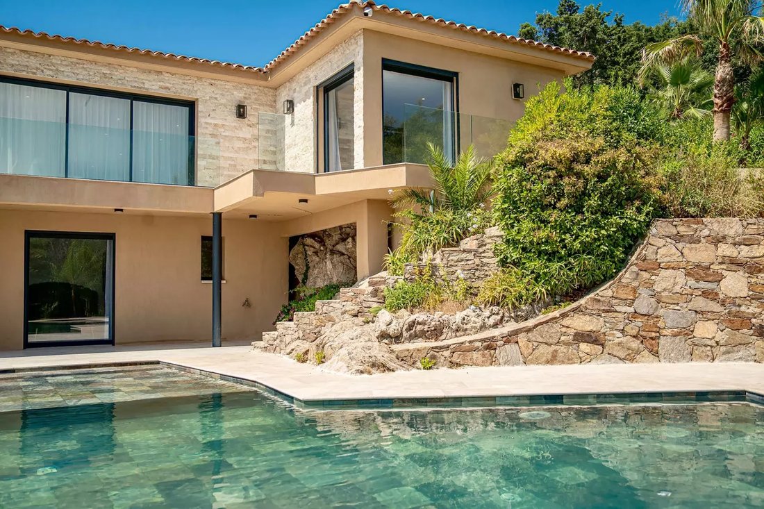 Grimaud Domaine De Beauvallon For Sale New In Gosné, Bretagne