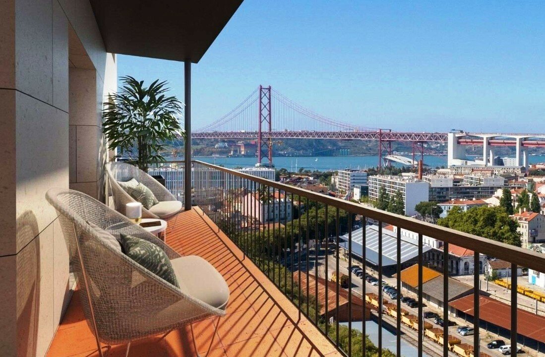 3 Bedroom Apartment With River View And Parking In In Lisbon, Lisbon