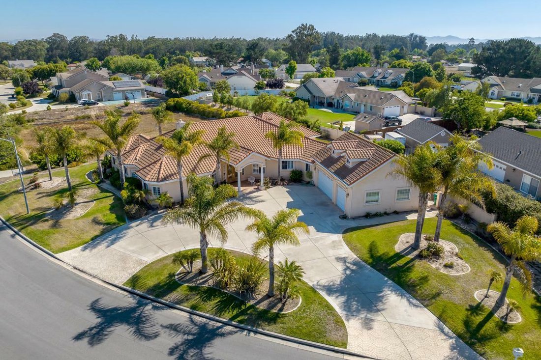 Stunning Custom Built Single Level In Santa Maria, California, United