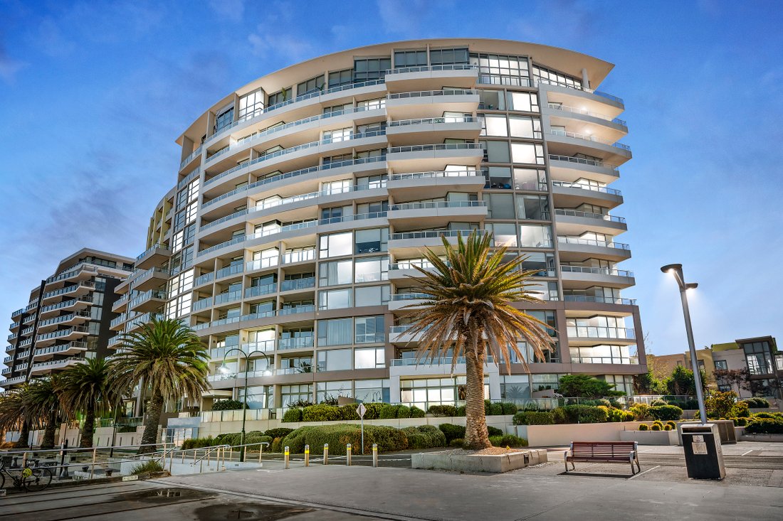 Luxury Apartment On Port Melbourne Beach In Port Melbourne, Victoria ...