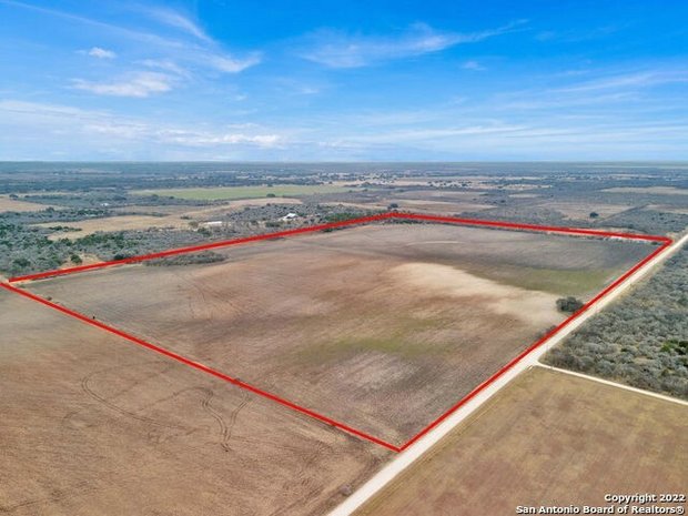 Luxury land for sale in Hondo, Texas | JamesEdition