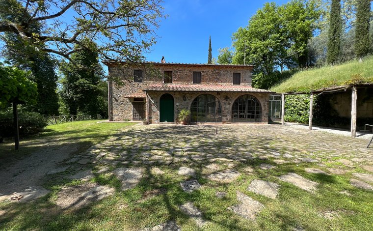 Luxury villas for sale in Province of Arezzo Tuscany Italy