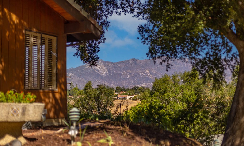2046 Valley Meadow Dr. Dans Ojai, Californie, états Unis à Vendre