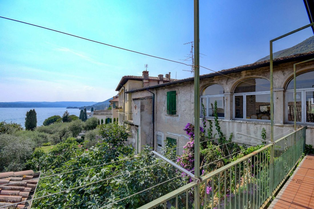 Country House in Gardone Riviera, Lombardy, Italy 4 - 12129536